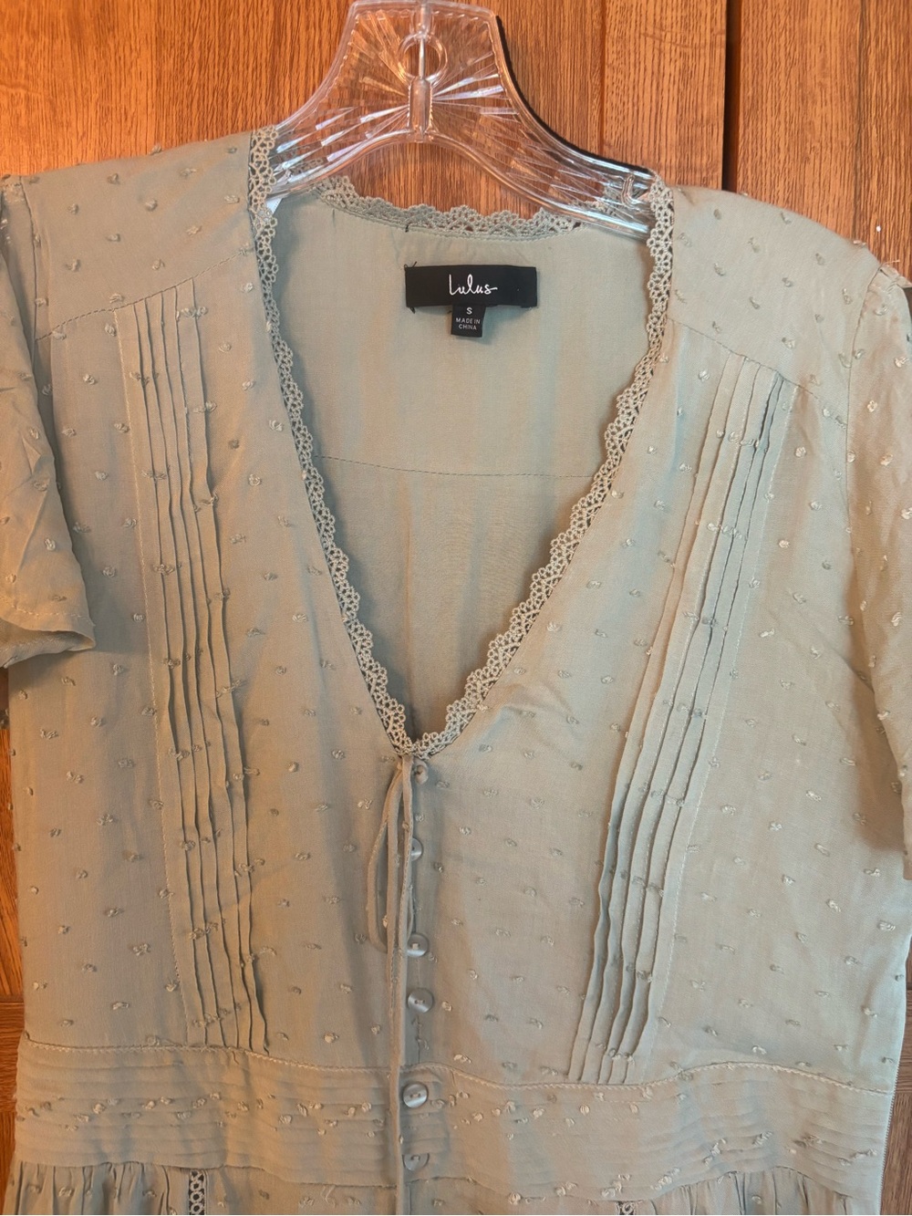 Sage Green Textured Button-Front Midi Dress - Picture 2 of 3